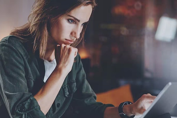 A lady working on a laptop
